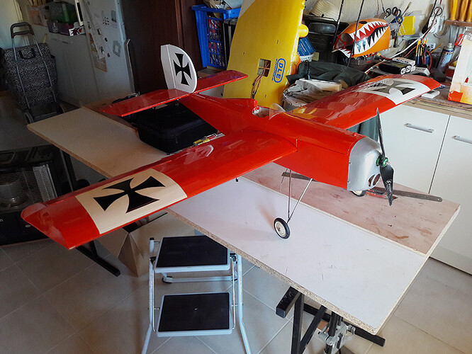 avion rouge