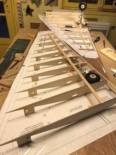 montage des trains sur les deux ailes