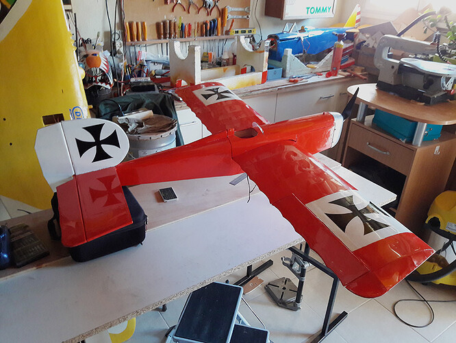 avion rouge2