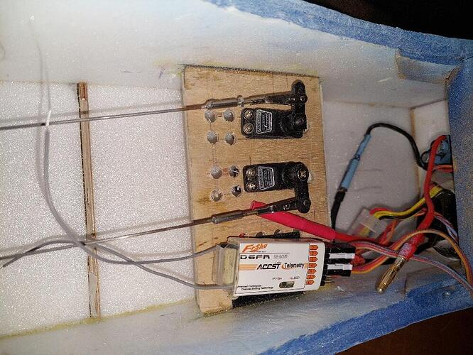 Avion G vercor Worlds Swallest JIVARO 02